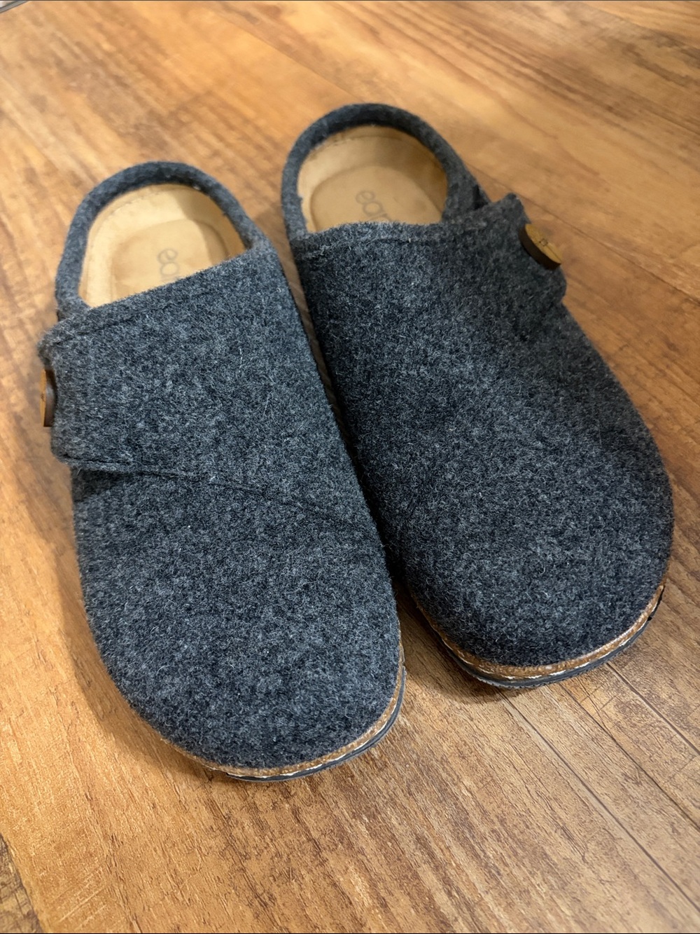 Earth Charcoal gray gray Wool Slip-On clogs size 9